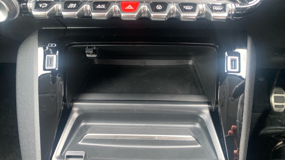 Peugeot 208 1.2 PureTech 100 Allure Premium + 5dr Petrol Hatchback - Image 21