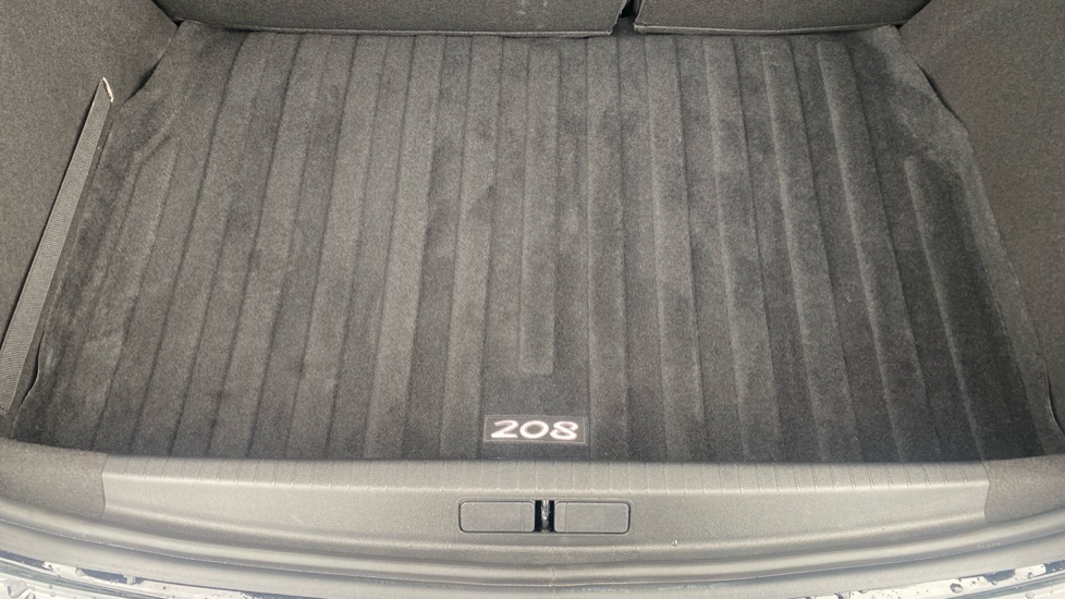 Peugeot 208 1.2 PureTech 100 Allure Premium + 5dr Petrol Hatchback - Image 36