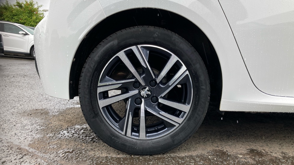 Peugeot 208 1.2 PureTech Active Premium + 5dr Petrol Hatchback - Image 7
