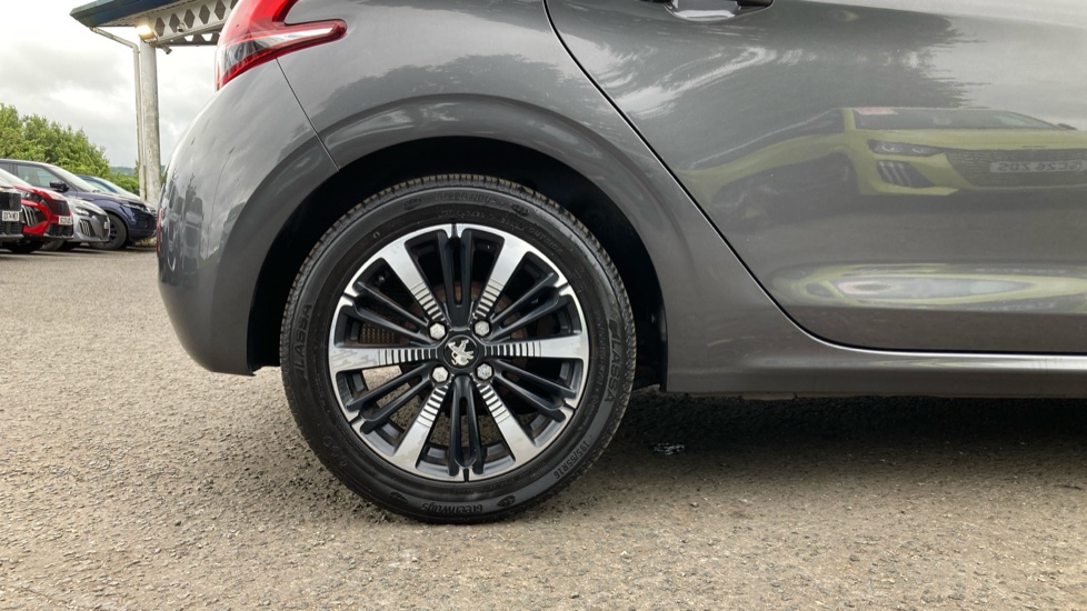 Peugeot 208 1.2 PureTech 82 Tech Edition 5dr [Start Stop] Petrol Hatchback - Image 7