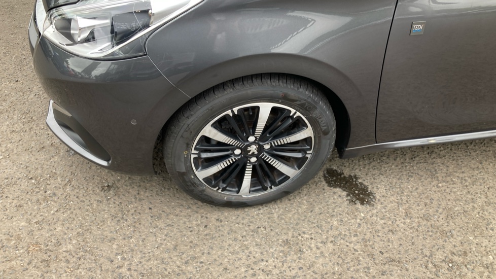 Peugeot 208 1.2 PureTech 82 Tech Edition 5dr [Start Stop] Petrol Hatchback - Image 23
