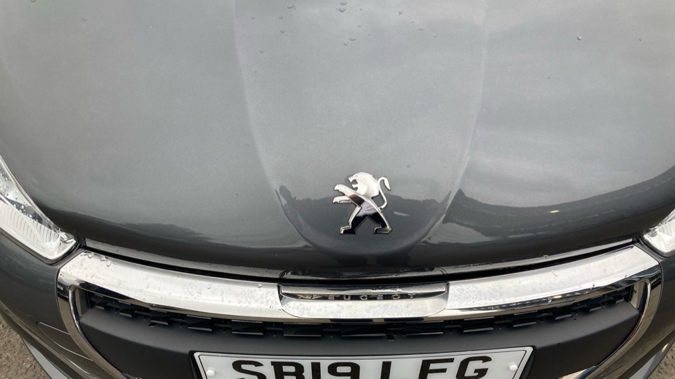 Peugeot 208 1.2 PureTech 82 Tech Edition 5dr [Start Stop] Petrol Hatchback - Image 27