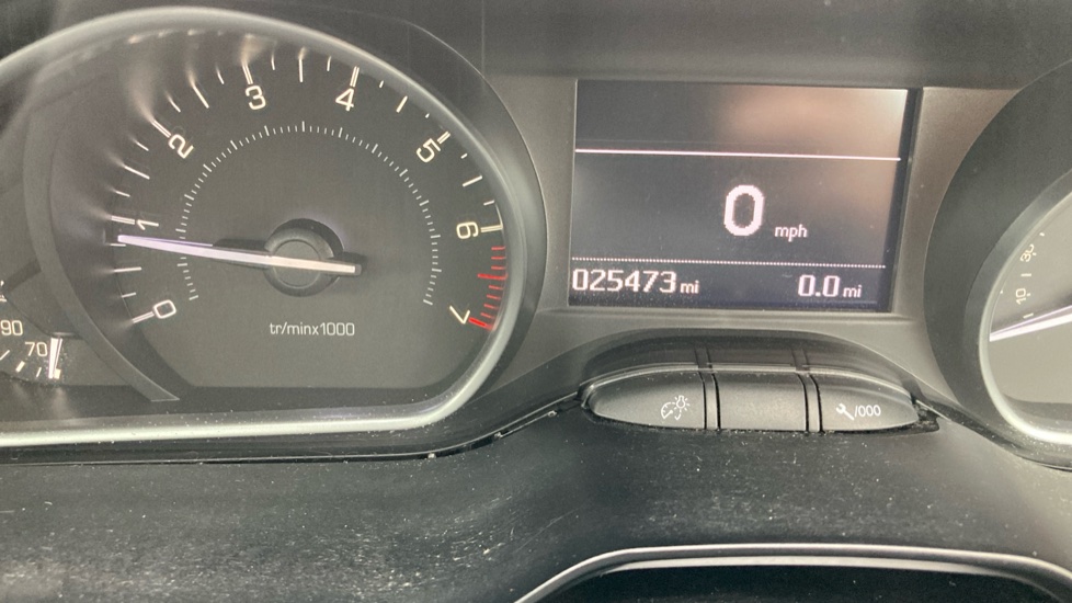 Peugeot 208 1.2 PureTech 82 Tech Edition 5dr [Start Stop] Petrol Hatchback - Image 41