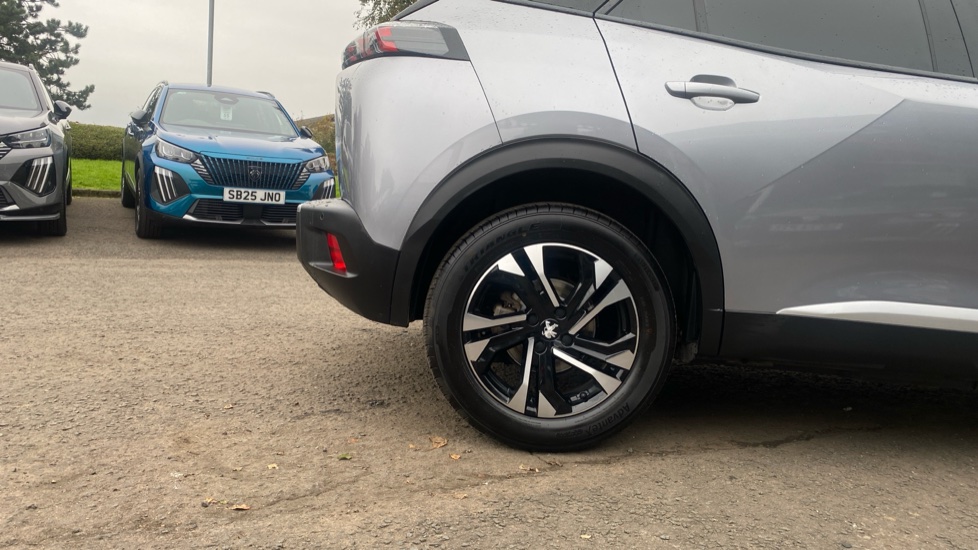 Peugeot 2008 100kW Allure Premium+ 50kWh 5dr Auto Electric Estate - Image 7