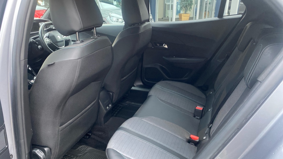 Peugeot 2008 100kW Allure Premium+ 50kWh 5dr Auto Electric Estate - Image 16