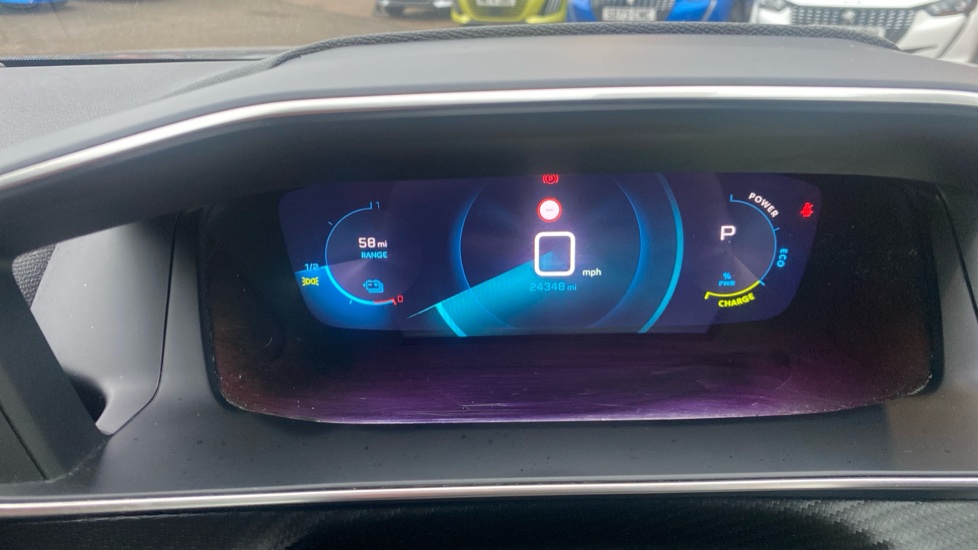 Peugeot 2008 100kW Allure Premium+ 50kWh 5dr Auto Electric Estate - Image 18