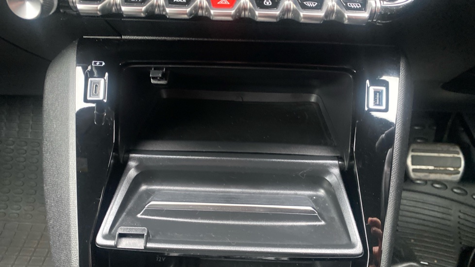 Peugeot 2008 100kW Allure Premium+ 50kWh 5dr Auto Electric Estate - Image 26