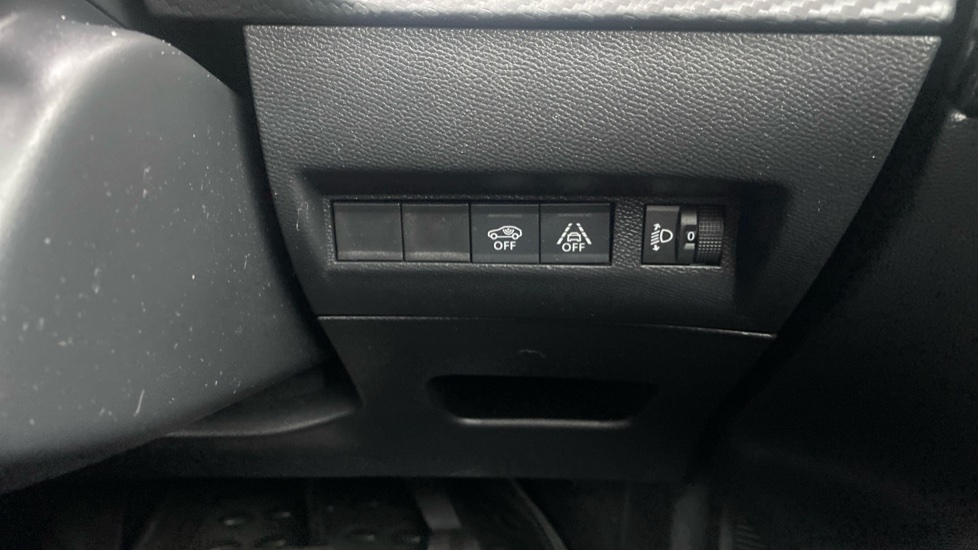 Peugeot 2008 100kW Allure Premium+ 50kWh 5dr Auto Electric Estate - Image 29
