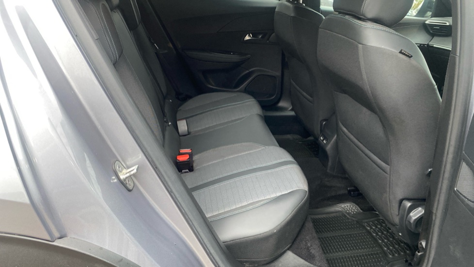 Peugeot 2008 100kW Allure Premium+ 50kWh 5dr Auto Electric Estate - Image 37