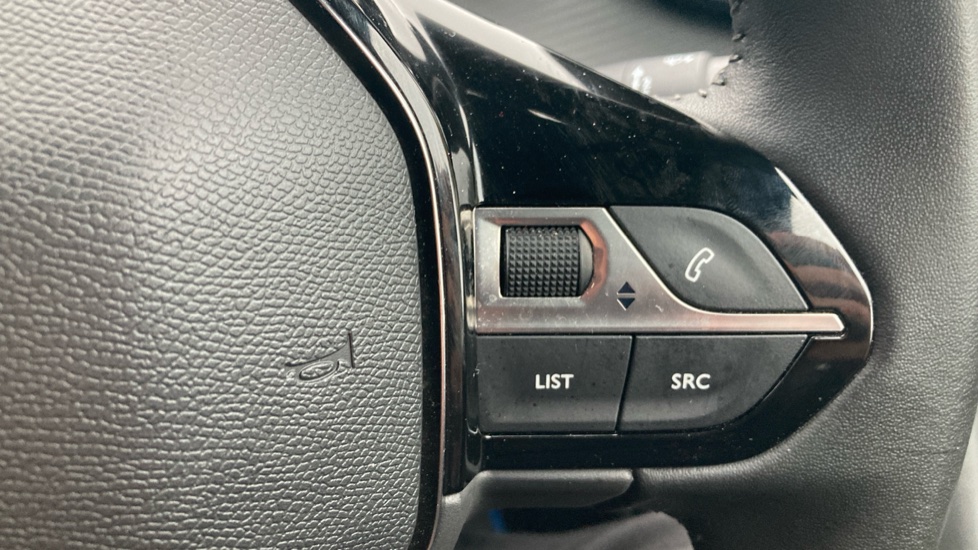 Peugeot 2008 1.2 PureTech Allure Premium+ 5dr Petrol Estate - Image 23