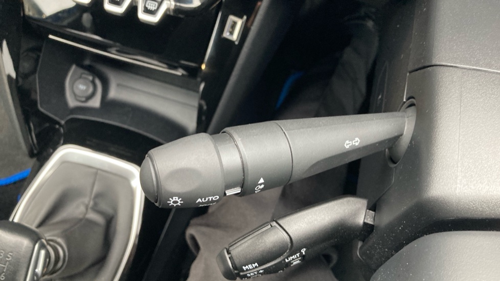 Peugeot 2008 1.2 PureTech Allure Premium+ 5dr Petrol Estate - Image 25