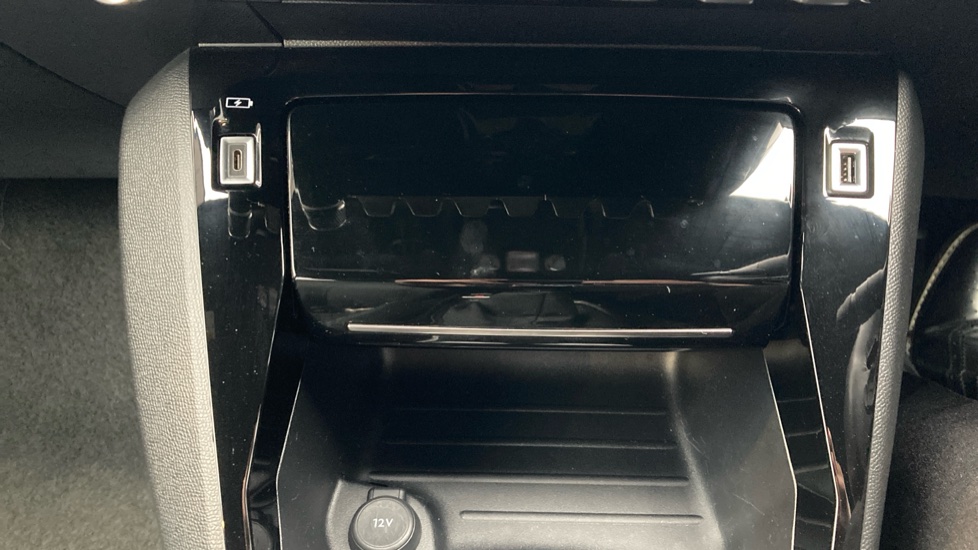 Peugeot 2008 1.2 PureTech Allure Premium+ 5dr Petrol Estate - Image 29