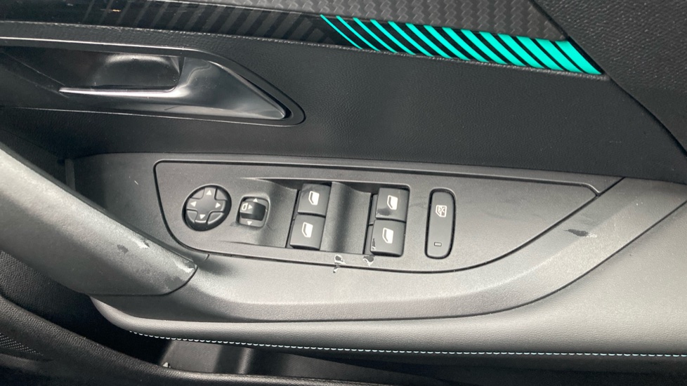 Peugeot 2008 1.2 PureTech Allure Premium+ 5dr Petrol Estate - Image 33