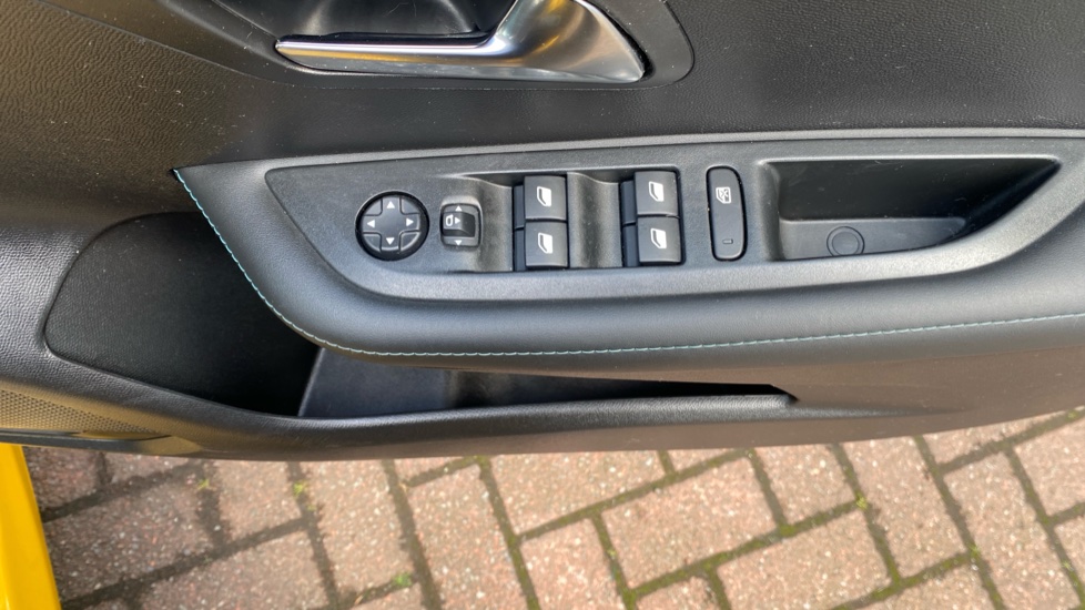 Peugeot 208 1.2 PureTech 100 Allure Premium + 5dr Petrol Hatchback - Image 28