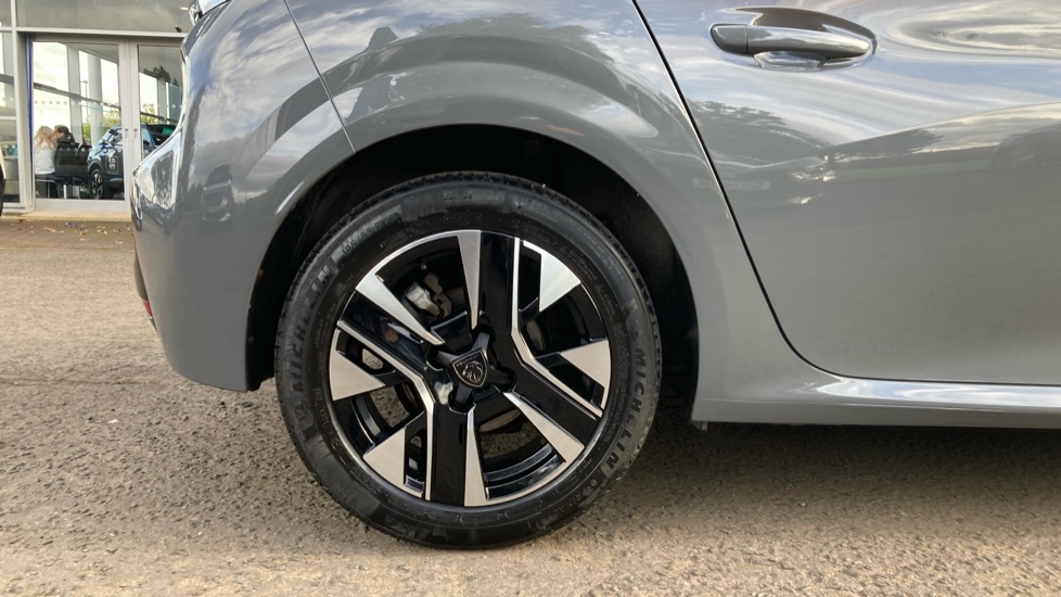 Peugeot 208 1.2 PureTech 100 Allure 5dr Petrol Hatchback - Image 7