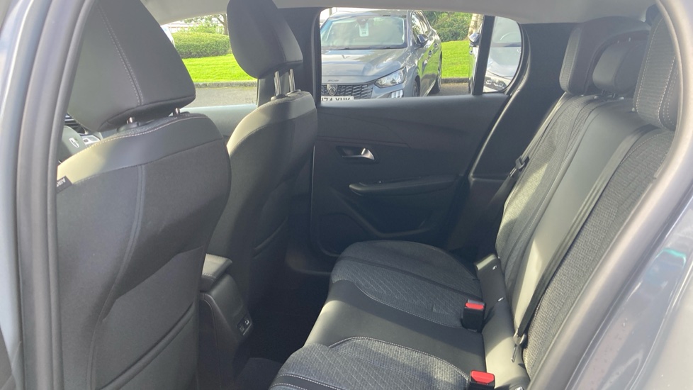 Peugeot 208 1.2 PureTech 100 Allure 5dr Petrol Hatchback - Image 16