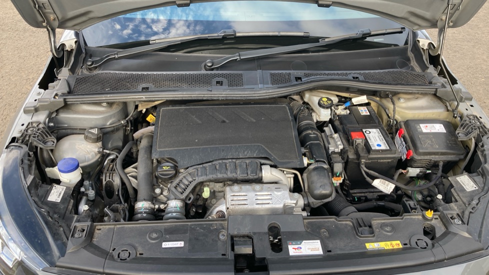 Peugeot 208 1.2 PureTech 100 Allure 5dr Petrol Hatchback - Image 21