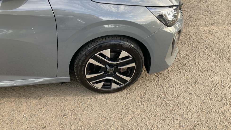 Peugeot 208 1.2 PureTech 100 Allure 5dr Petrol Hatchback - Image 22
