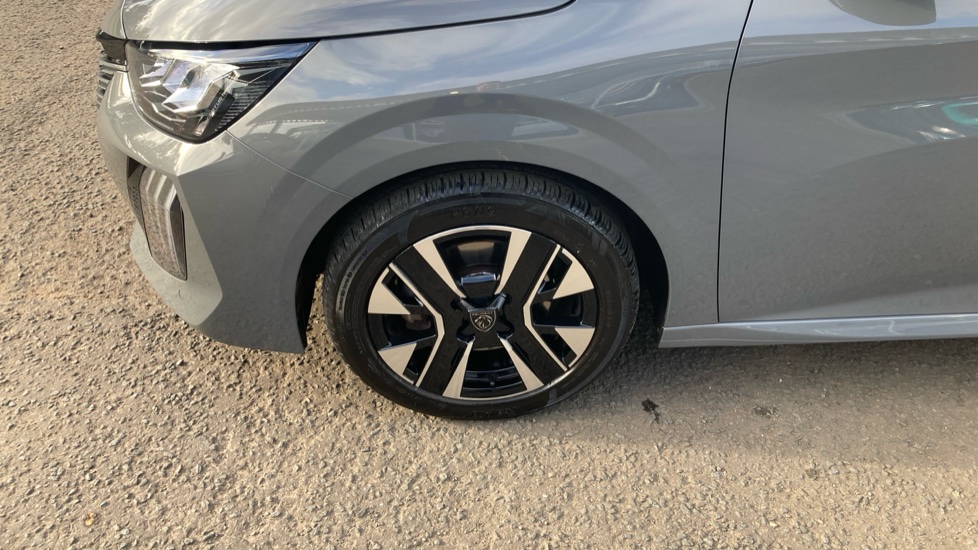 Peugeot 208 1.2 PureTech 100 Allure 5dr Petrol Hatchback - Image 25