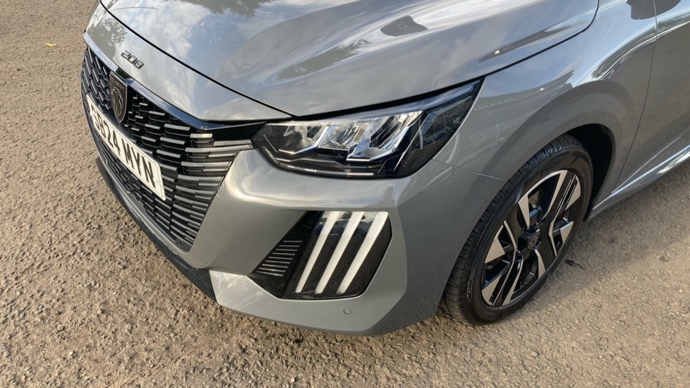 Peugeot 208 1.2 PureTech 100 Allure 5dr Petrol Hatchback - Image 28