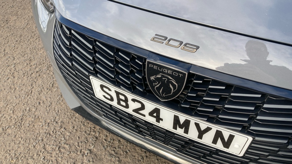 Peugeot 208 1.2 PureTech 100 Allure 5dr Petrol Hatchback - Image 30