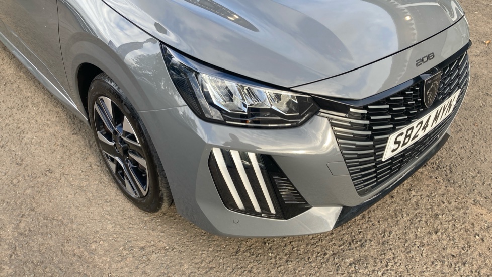Peugeot 208 1.2 PureTech 100 Allure 5dr Petrol Hatchback - Image 32