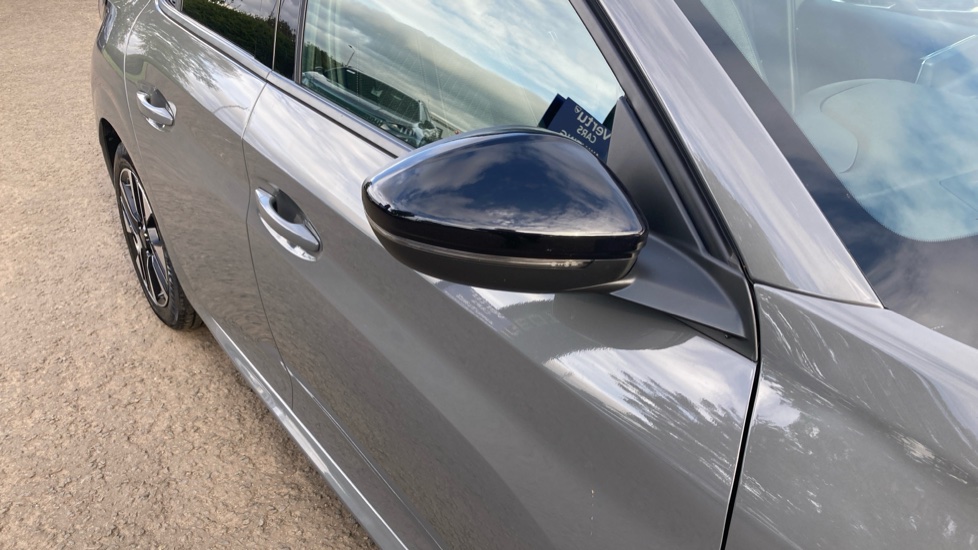 Peugeot 208 1.2 PureTech 100 Allure 5dr Petrol Hatchback - Image 35