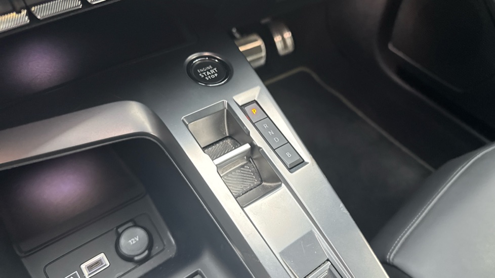 Peugeot 408 1.6 Hybrid 225 First Edition 5dr e-EAT8 Hatchback - Image 13