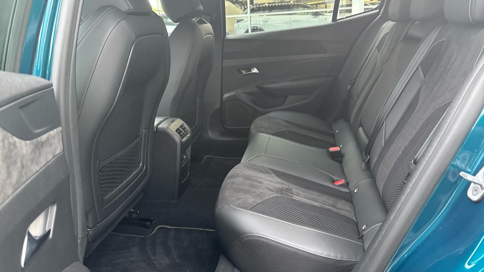 Peugeot 408 1.6 Hybrid 225 First Edition 5dr e-EAT8 Hatchback - Image 16