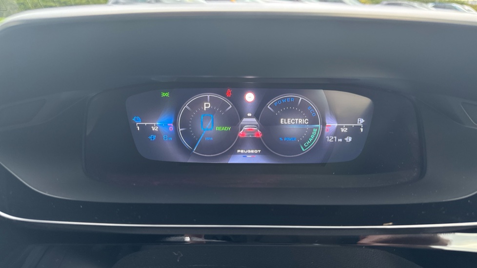 Peugeot 408 1.6 Hybrid 225 First Edition 5dr e-EAT8 Hatchback - Image 18