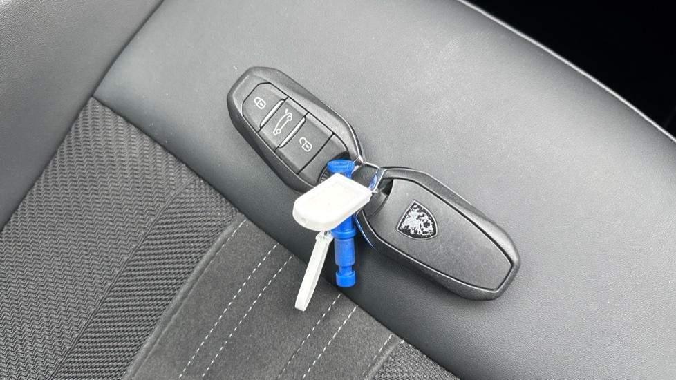 Peugeot 408 1.6 Hybrid 225 First Edition 5dr e-EAT8 Hatchback - Image 20