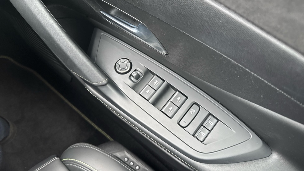 Peugeot 408 1.6 Hybrid 225 First Edition 5dr e-EAT8 Hatchback - Image 21