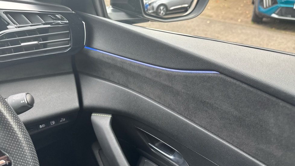Peugeot 408 1.6 Hybrid 225 First Edition 5dr e-EAT8 Hatchback - Image 22