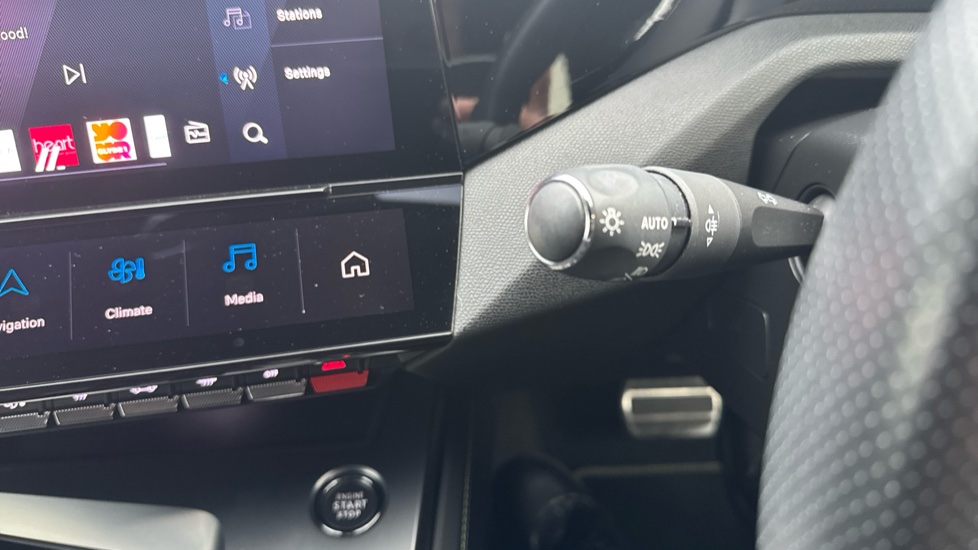 Peugeot 408 1.6 Hybrid 225 First Edition 5dr e-EAT8 Hatchback - Image 25