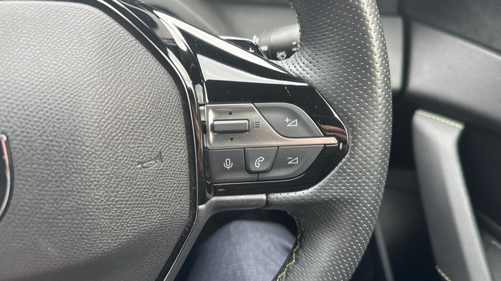 Peugeot 408 1.6 Hybrid 225 First Edition 5dr e-EAT8 Hatchback - Image 27