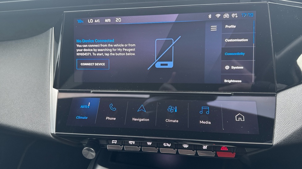 Peugeot 408 1.6 Hybrid 225 First Edition 5dr e-EAT8 Hatchback - Image 31