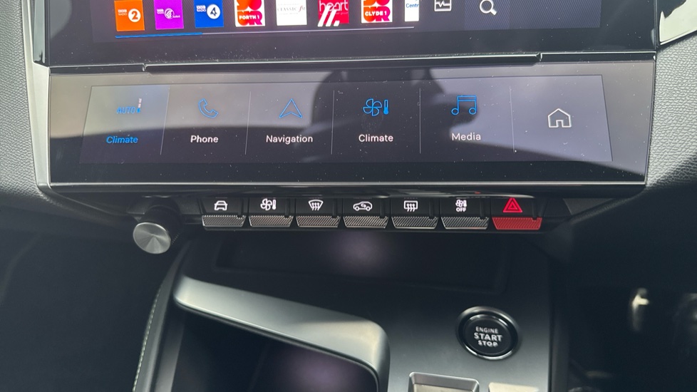 Peugeot 408 1.6 Hybrid 225 First Edition 5dr e-EAT8 Hatchback - Image 34