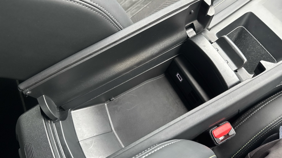 Peugeot 408 1.6 Hybrid 225 First Edition 5dr e-EAT8 Hatchback - Image 37