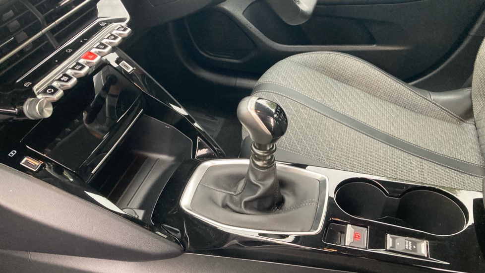 Peugeot 208 1.2 PureTech 100 Allure 5dr Petrol Hatchback - Image 13