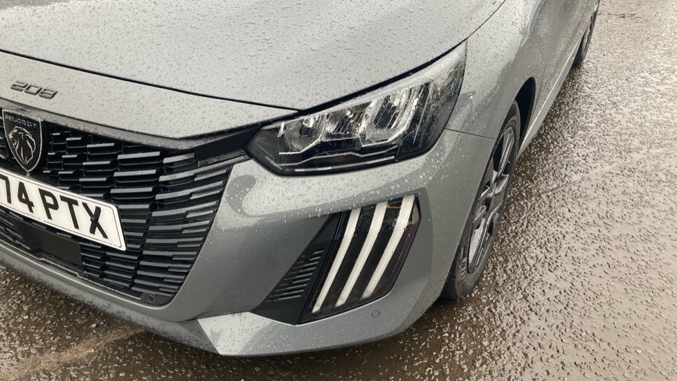 Peugeot 208 1.2 PureTech 100 Allure 5dr Petrol Hatchback - Image 26