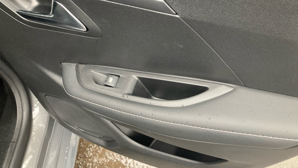 Peugeot 208 1.2 PureTech 100 Allure 5dr Petrol Hatchback - Image 32