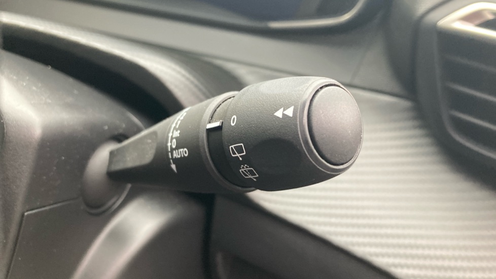 Peugeot 208 1.2 PureTech 100 Allure 5dr Petrol Hatchback - Image 36