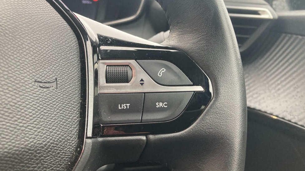 Peugeot 208 1.2 PureTech 100 Allure 5dr Petrol Hatchback - Image 39