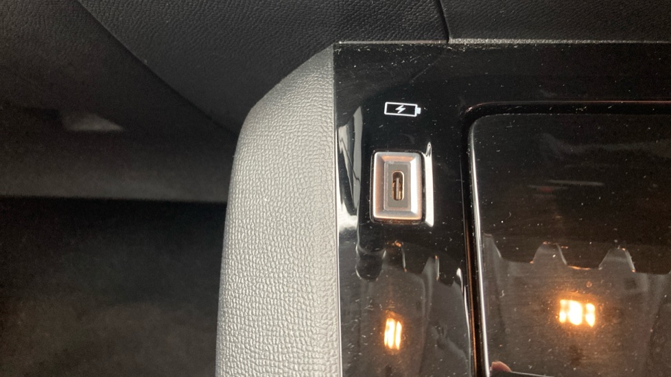 Peugeot 208 1.2 PureTech 100 Allure 5dr Petrol Hatchback - Image 44