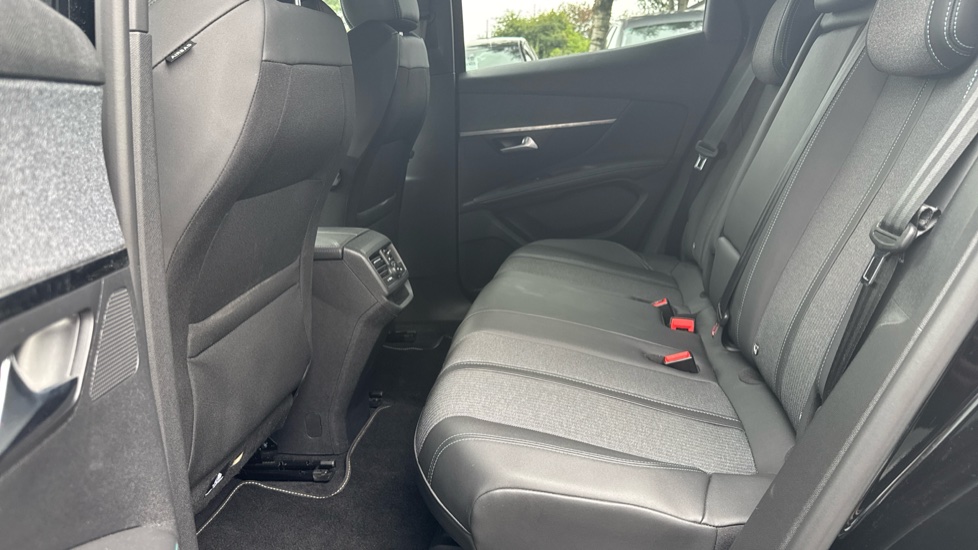 Peugeot 3008 1.5 BlueHDi Allure Premium+ 5dr EAT8 Diesel Estate - Image 16