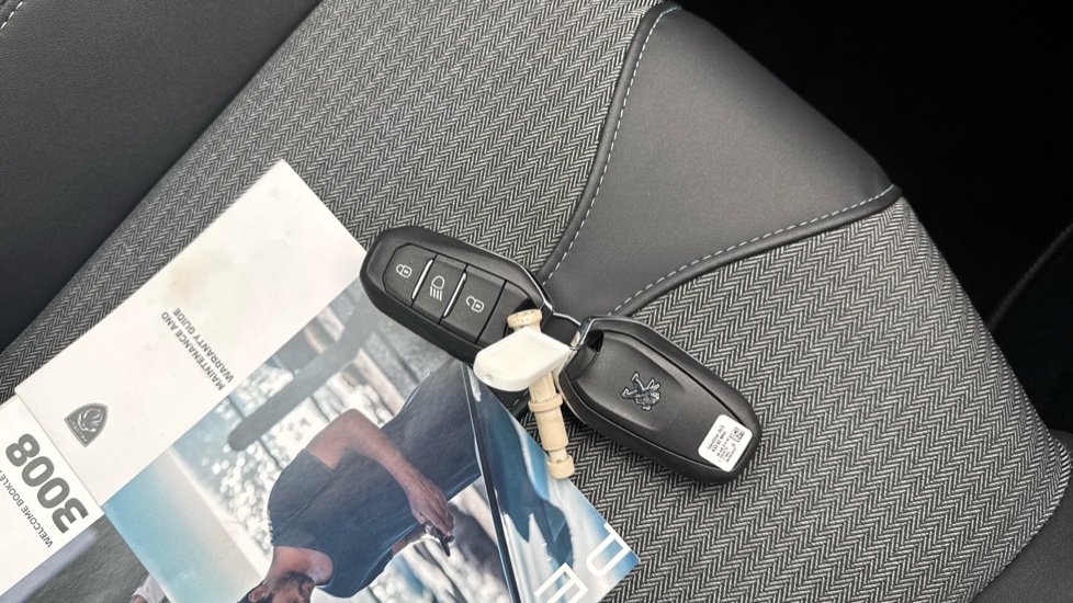 Peugeot 3008 1.5 BlueHDi Allure Premium+ 5dr EAT8 Diesel Estate - Image 20