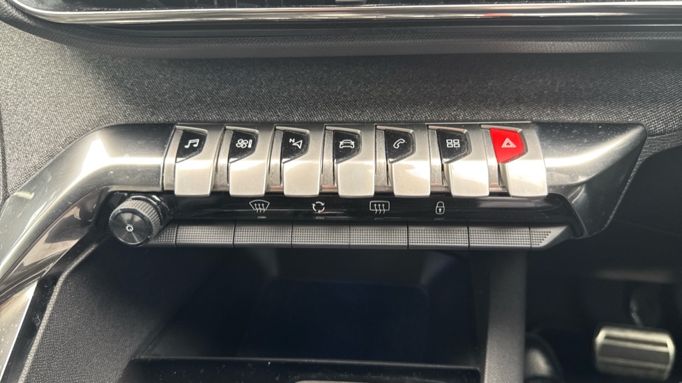 Peugeot 3008 1.5 BlueHDi Allure Premium+ 5dr EAT8 Diesel Estate - Image 35