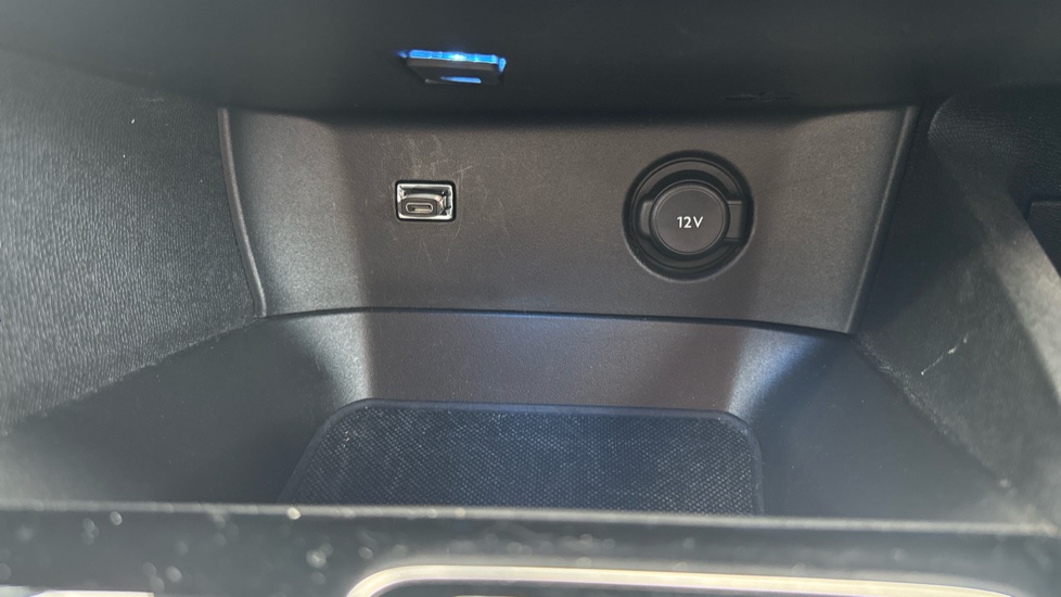 Peugeot 3008 1.5 BlueHDi Allure Premium+ 5dr EAT8 Diesel Estate - Image 36