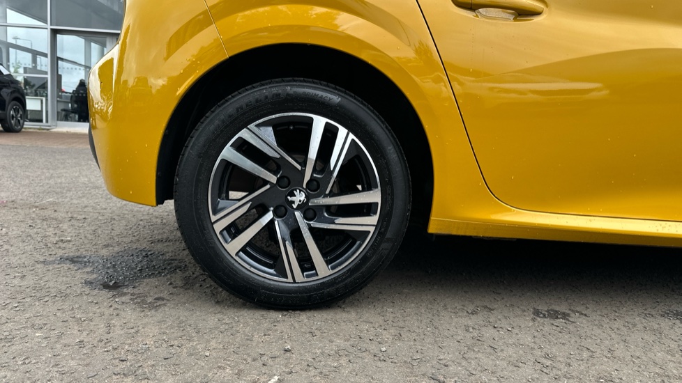 Peugeot 208 1.2 PureTech Active Premium + 5dr Petrol Hatchback - Image 7
