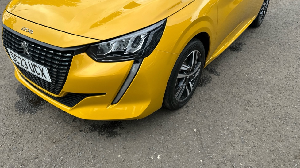 Peugeot 208 1.2 PureTech Active Premium + 5dr Petrol Hatchback - Image 24
